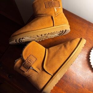 UGG Tan Boots (please note these are not genuine Uggs)